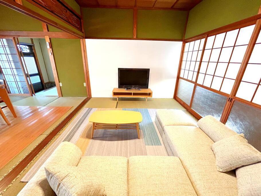 Holiday home New Open !! 田舎の一棟貸 お庭でbbqやプール遊びができる貸切の宿 3ぴーす *